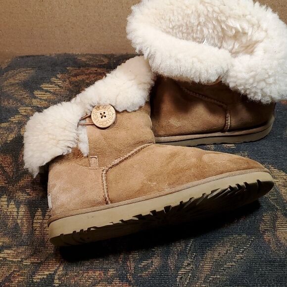UGG Bailey Button Boots in Chestnut - Picture 1 of 9